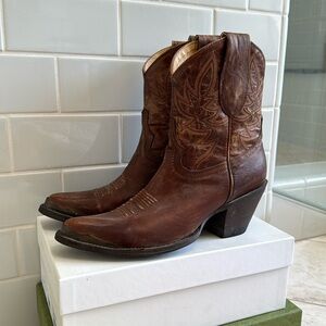 Size 8 brown cowboy boots
